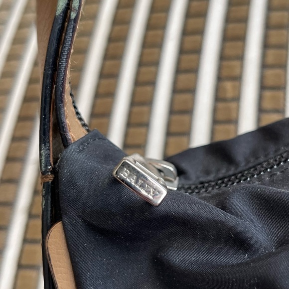 Vintage Bally Nylon and Leather shoulder bag - Picture 6 of 8